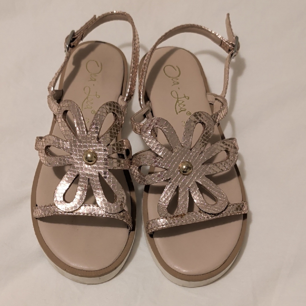 Chic Floral Kids Sandals in Metallic Pink
